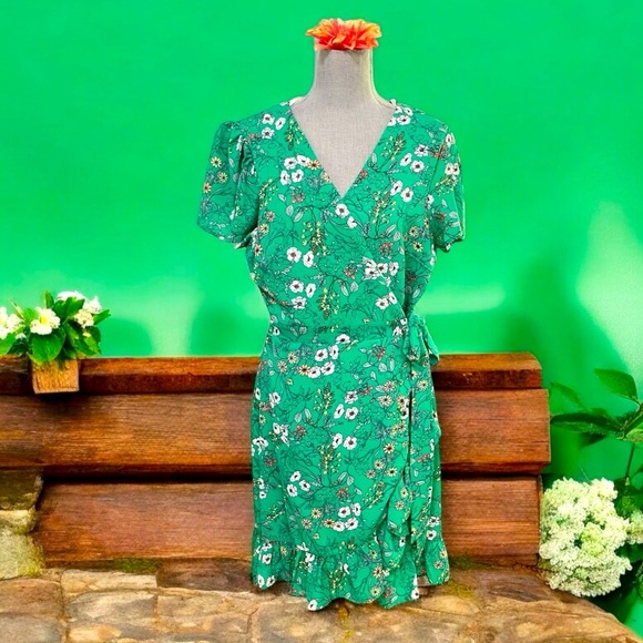 AUW Green Floral Short Sleeve Wrap Dress Womens
Size Large - Picture 1 of 16